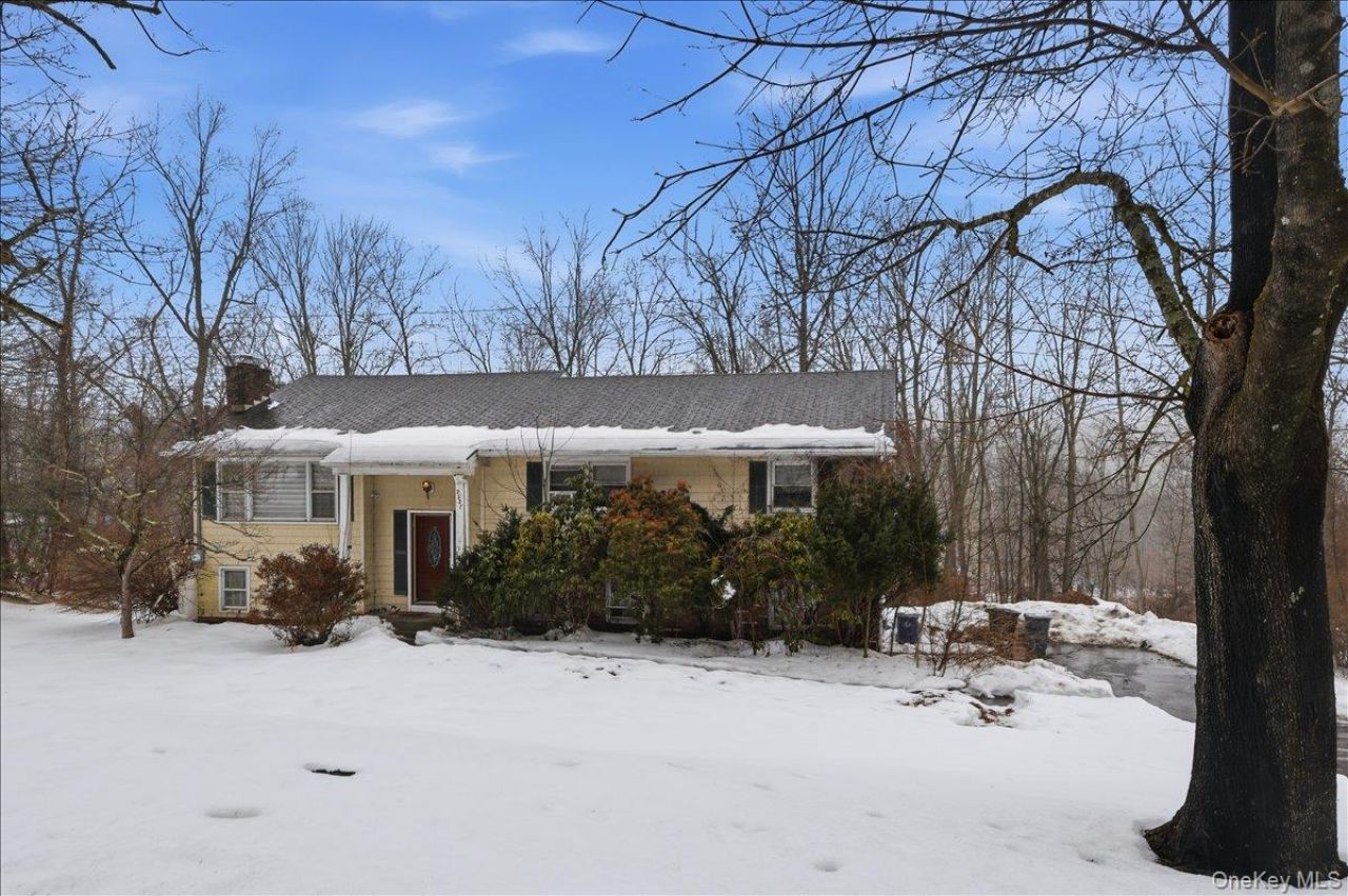 2327 Vista Court, Yorktown Heights, NY 10598 Main Photo