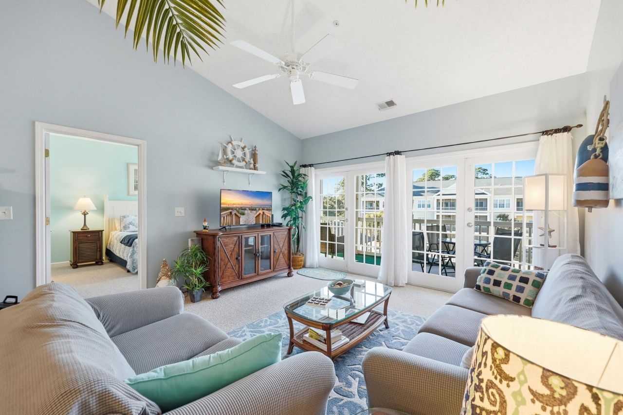 601 Hillside Dr. N  Photo 4