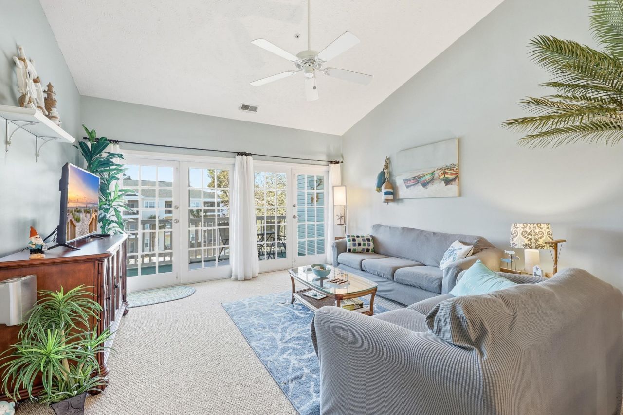 601 Hillside Dr. N  Photo 5