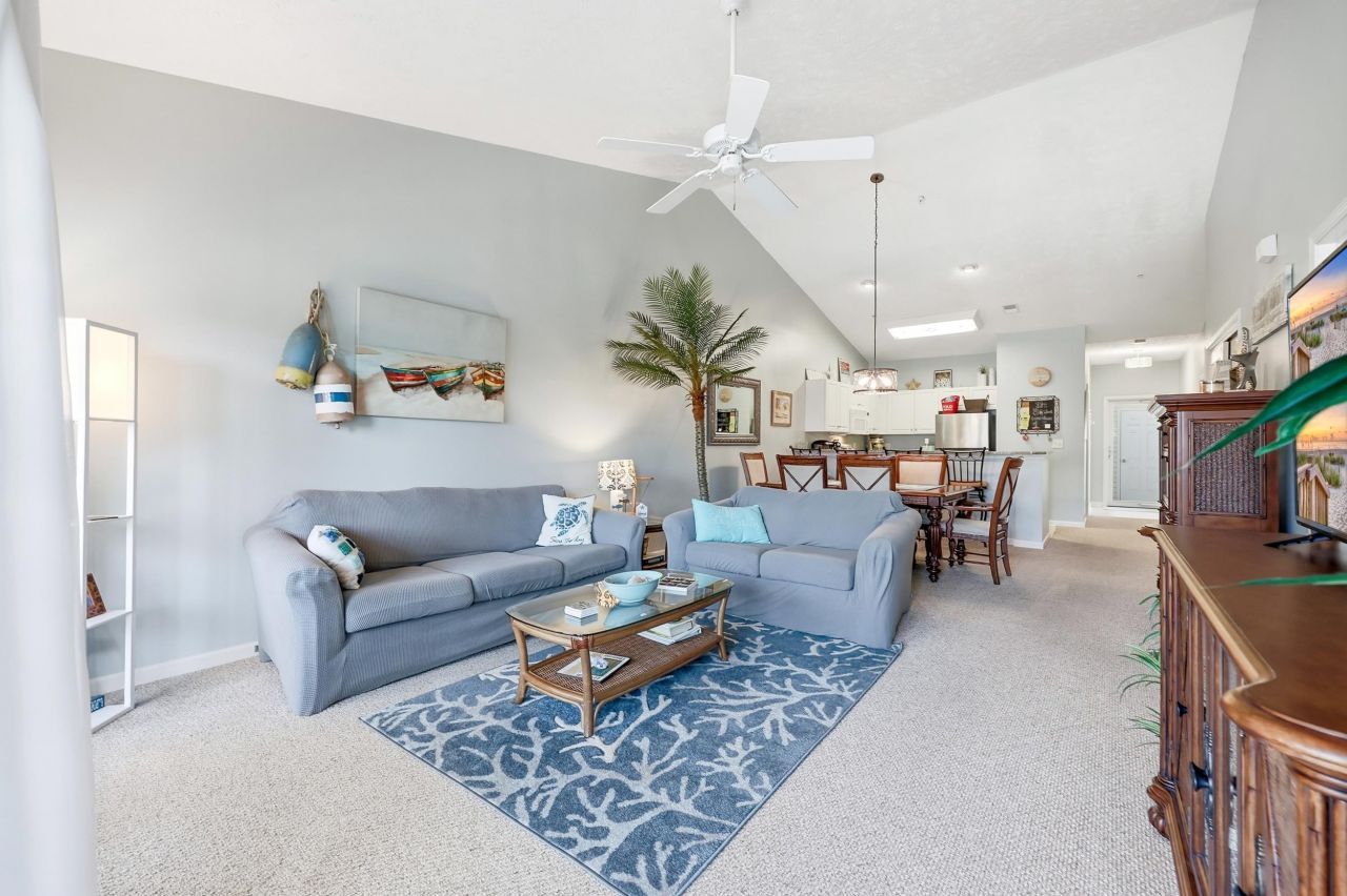 601 Hillside Dr. N  Photo 6