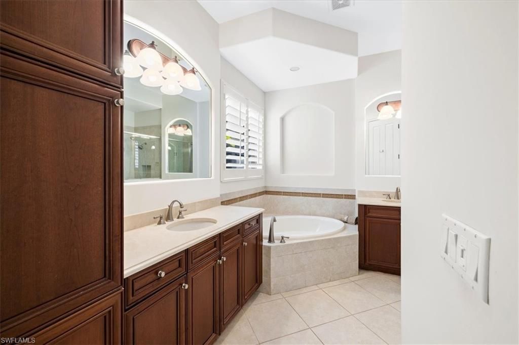 7831 Valencia Ct, Naples, FL 34113 Photo