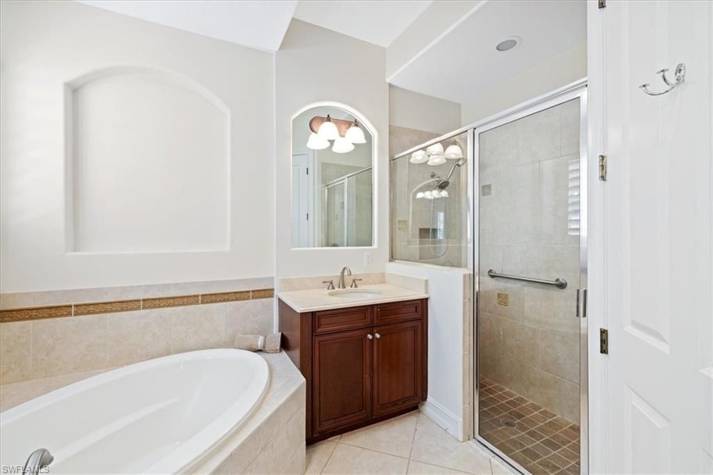 7831 Valencia Ct, Naples, FL 34113 Photo