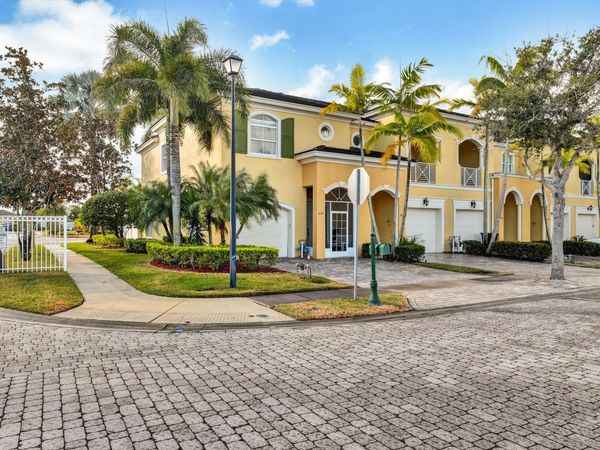 6145 NW Helmsdale Way, Port Saint Lucie, FL 34983