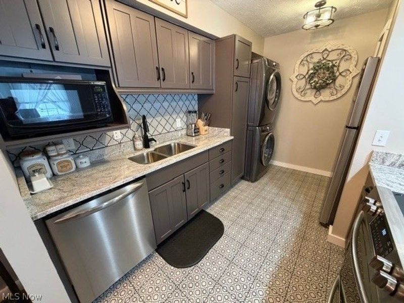 3159 Ivy Hill Circle, Unit B, Cortland, OH 44410 Photo 3