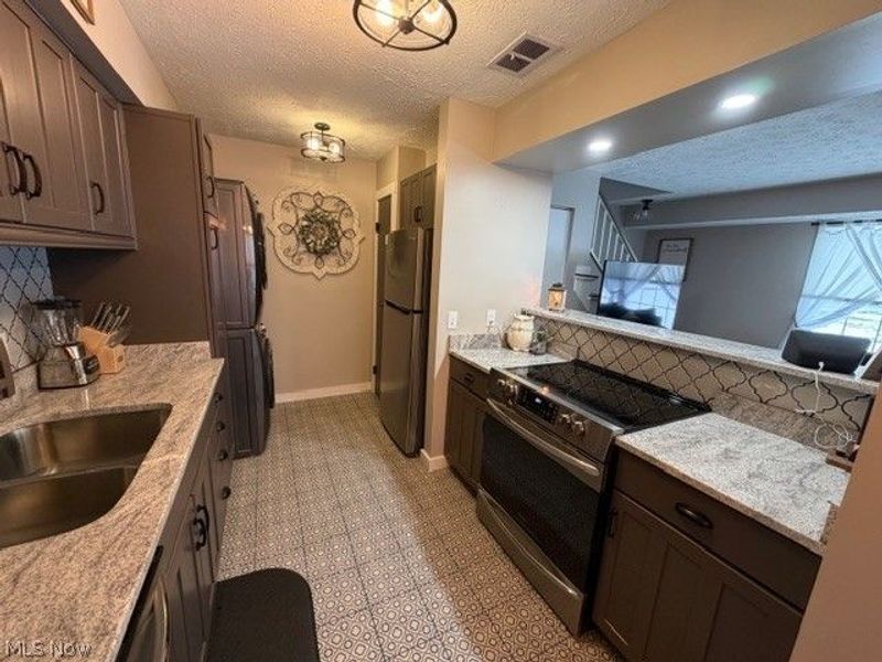 3159 Ivy Hill Circle, Unit B, Cortland, OH 44410 Photo 4