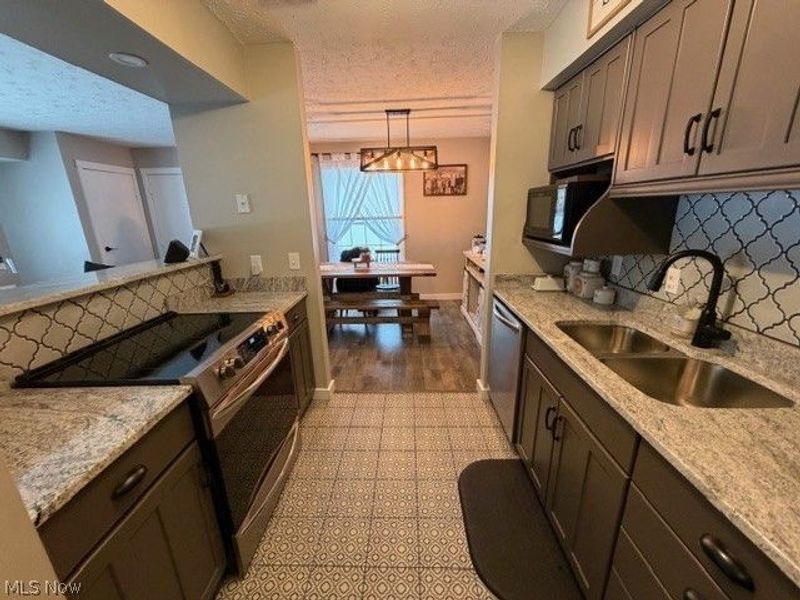 3159 Ivy Hill Circle, Unit B, Cortland, OH 44410 Photo 7