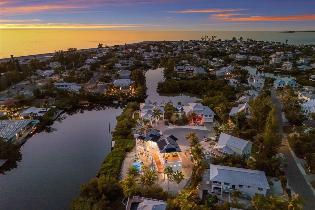 313 Hammock Circle, Anna Maria, FL 34216 Photo