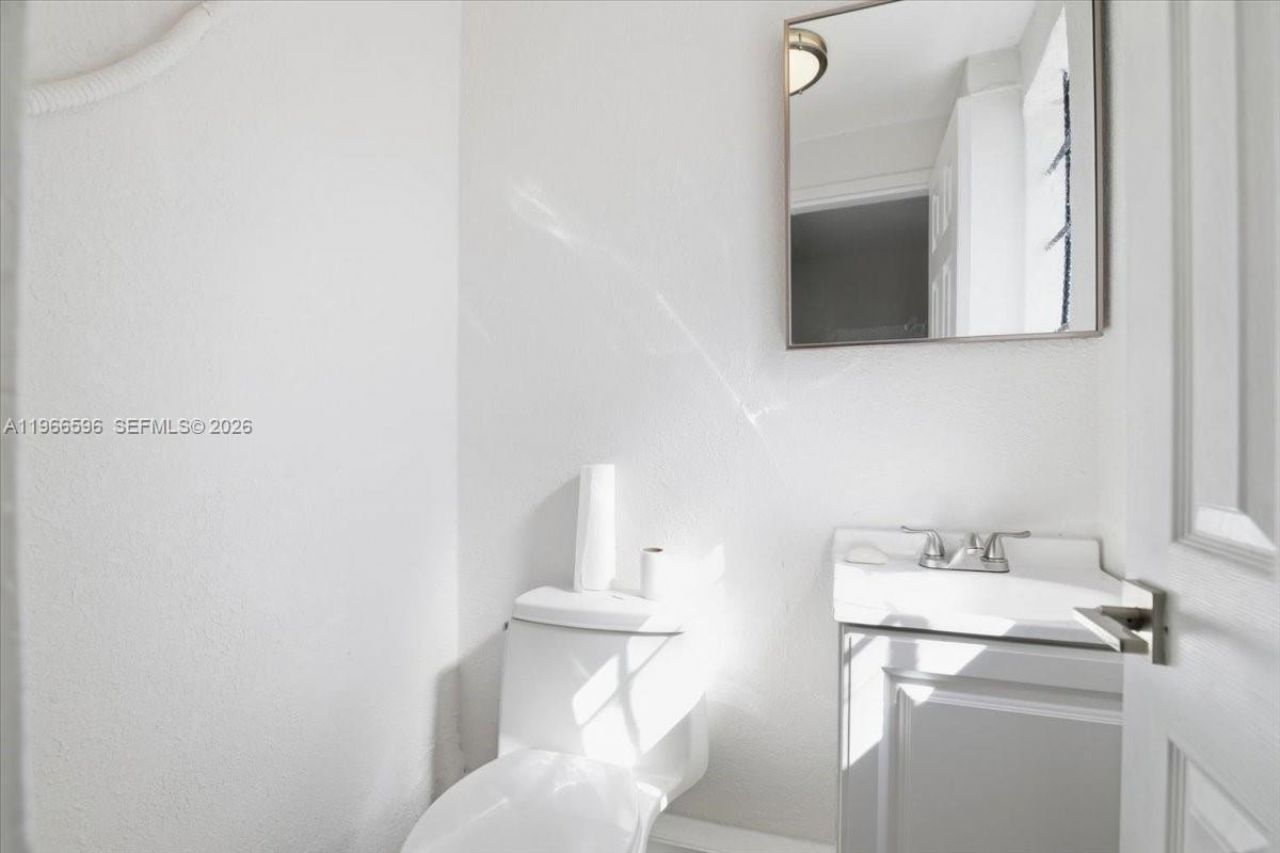 150 NW 29th St, Unit 160, Miami, FL 33127 Photo