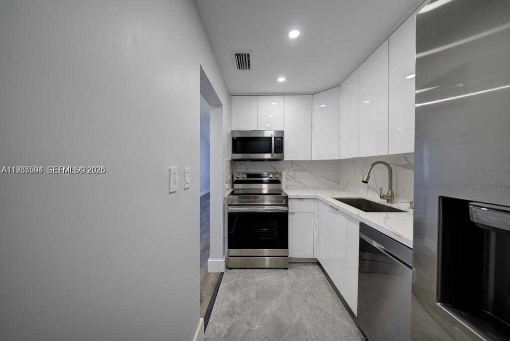 2899 Collins Ave, Unit 1203, Miami Beach, FL 33140 Photo