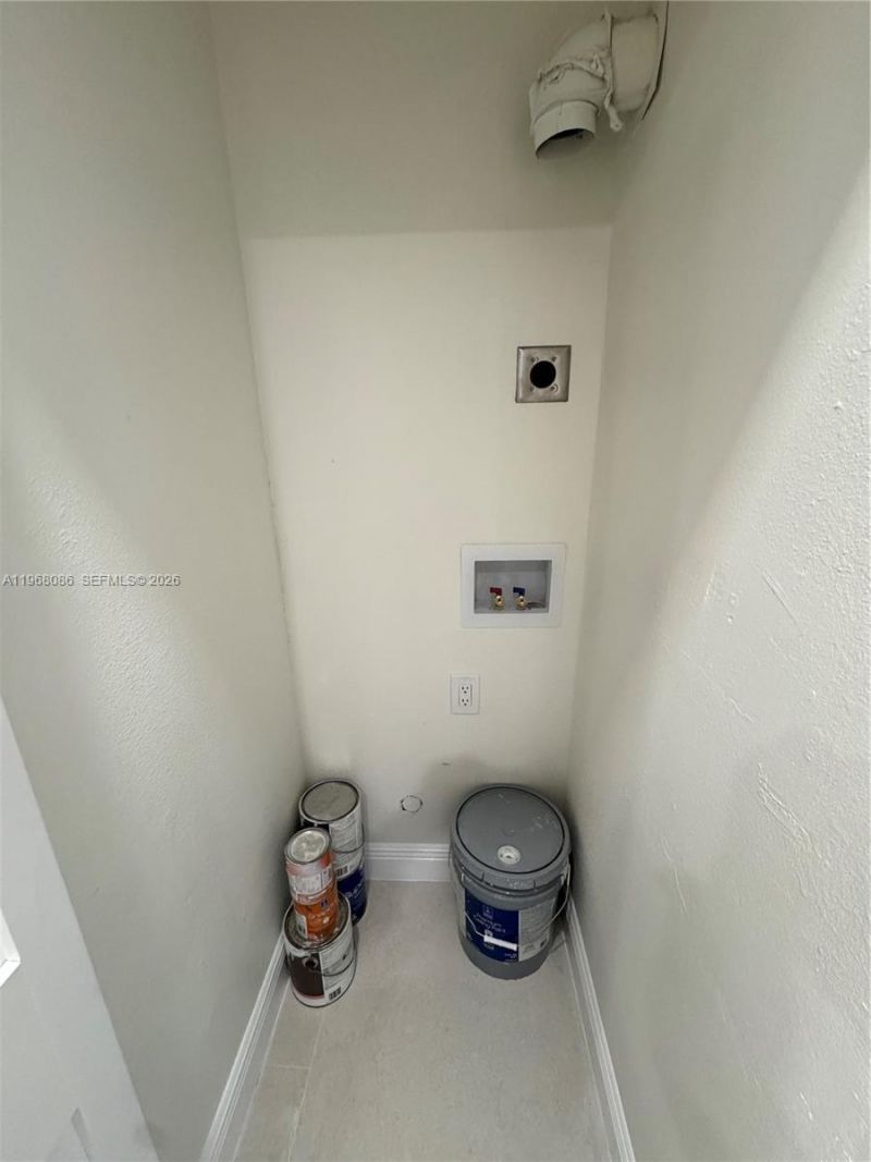 1900 W 54th St, Unit 219, Hialeah, FL 33012 Photo