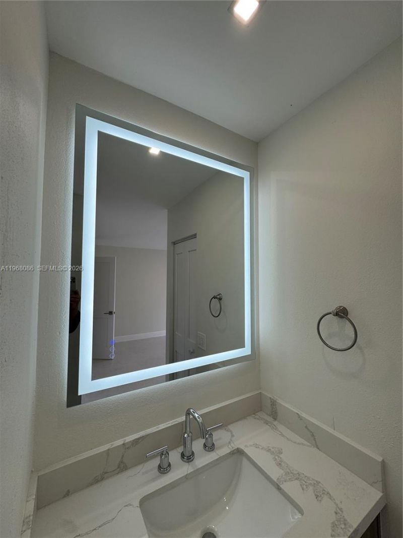 1900 W 54th St, Unit 219, Hialeah, FL 33012 Photo