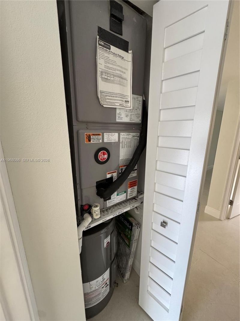 1900 W 54th St, Unit 219, Hialeah, FL 33012 Photo