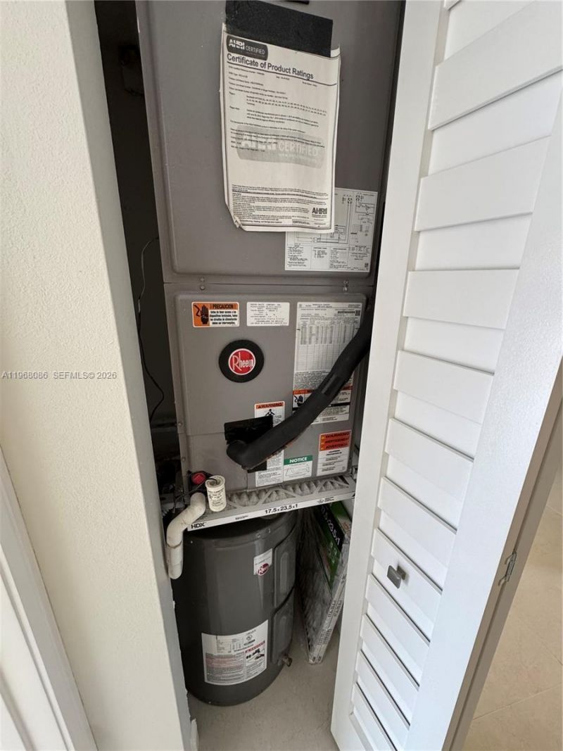 1900 W 54th St, Unit 219, Hialeah, FL 33012 Photo