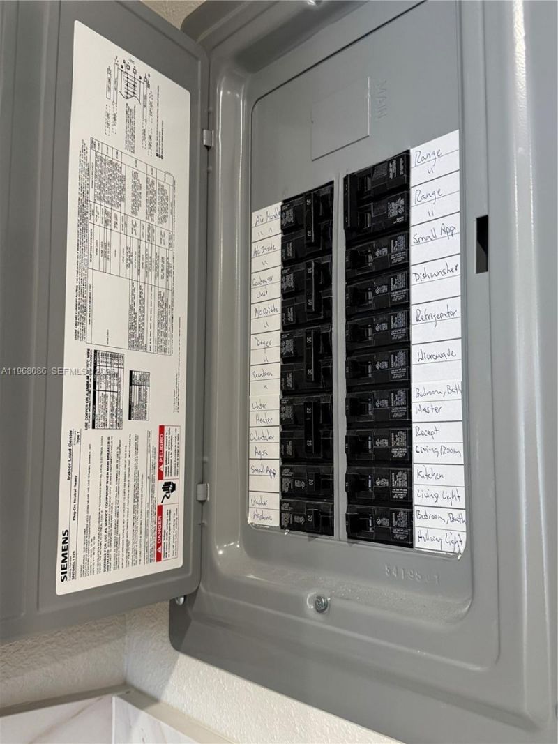 1900 W 54th St, Unit 219, Hialeah, FL 33012 Photo