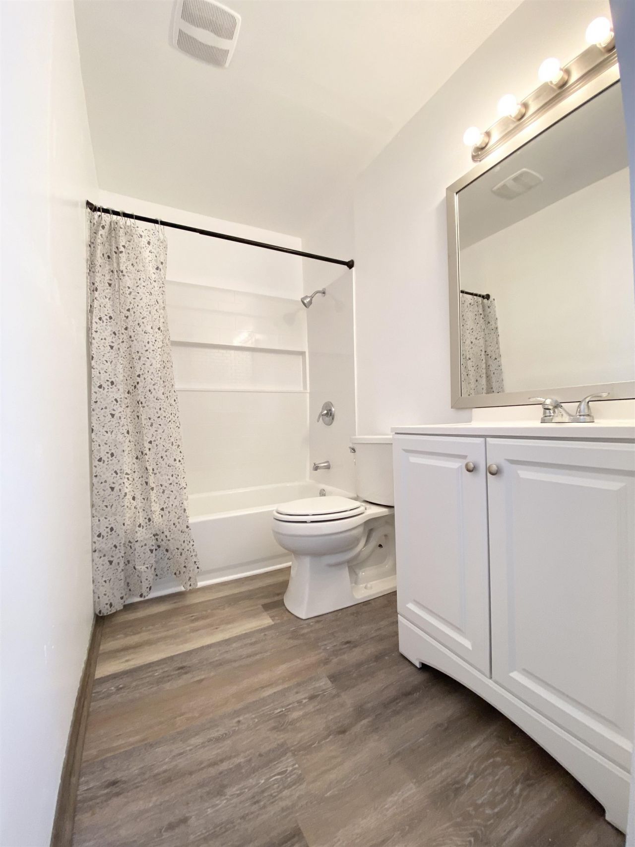 2000 Greens Blvd. Photo 11