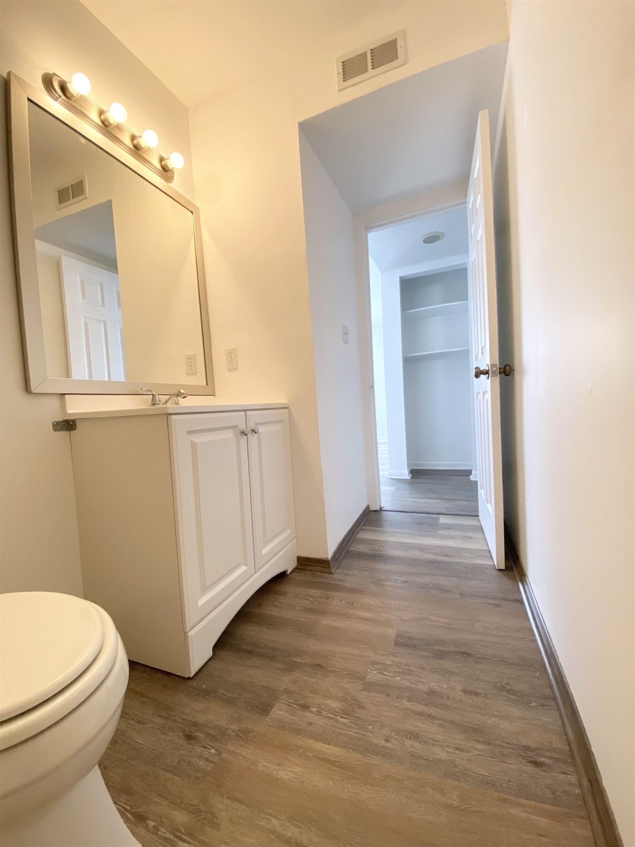 2000 Greens Blvd. Photo 12