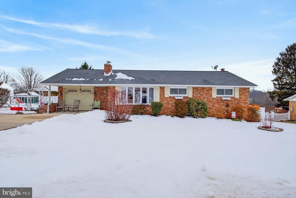 18 Woodland Drive, York, PA 17407 Main Photo