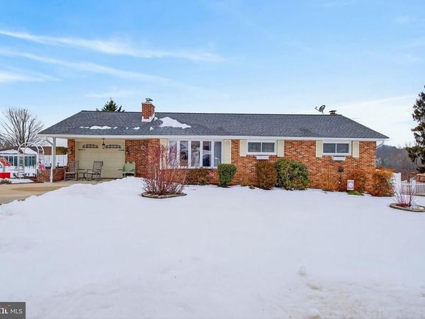 18 WOODLAND DRIVE, YORK, PA 17407