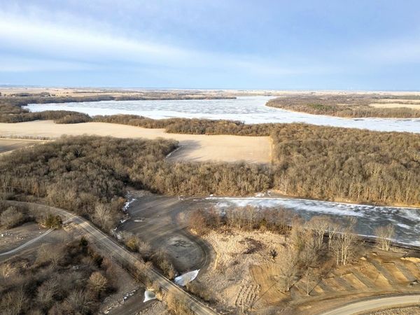 5751 White Pigeon Road, Weldon, IL 61882