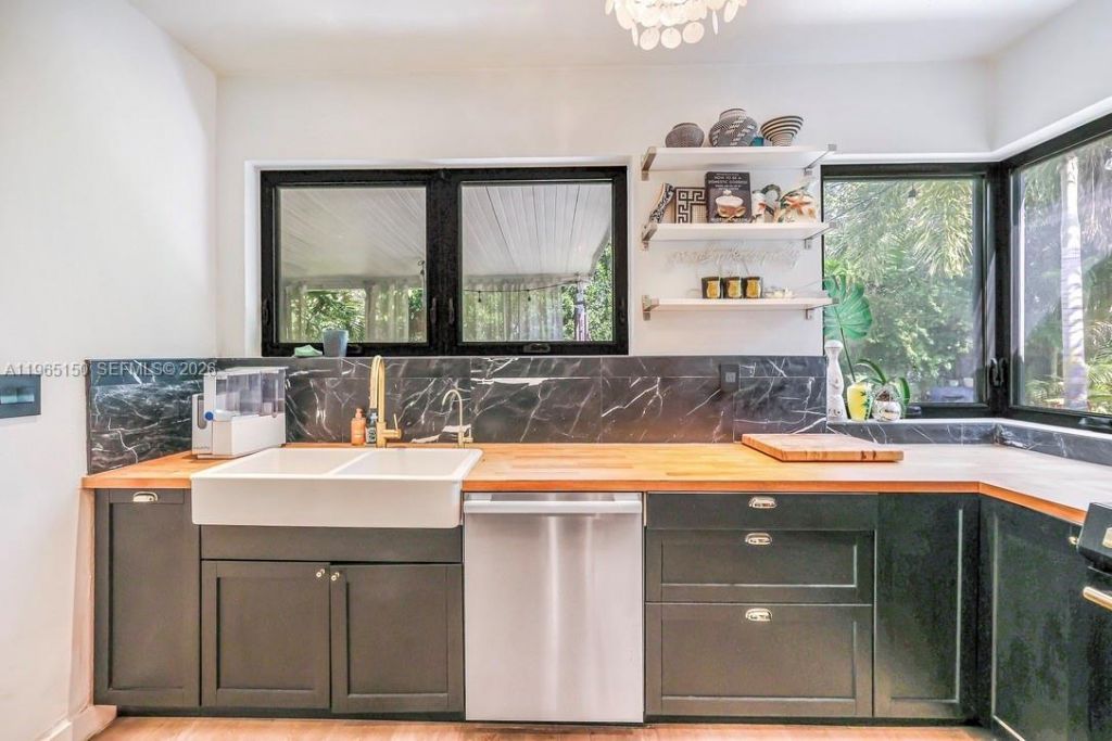 10301 N Miami Ave, Miami Shores, FL 33150 Photo