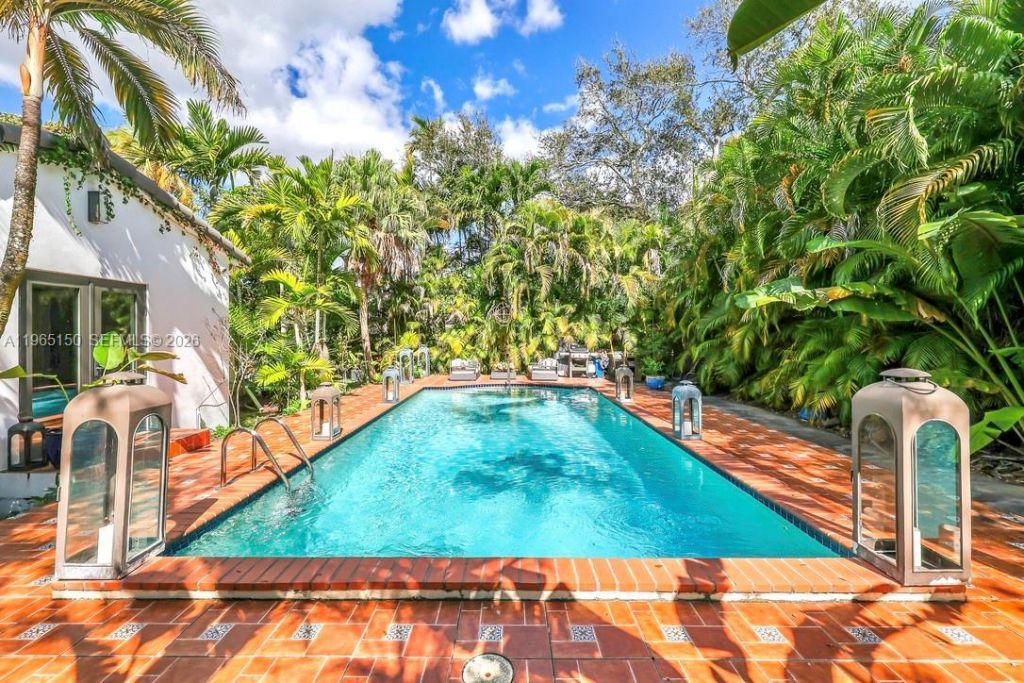 10301 N Miami Ave, Miami Shores, FL 33150 Photo