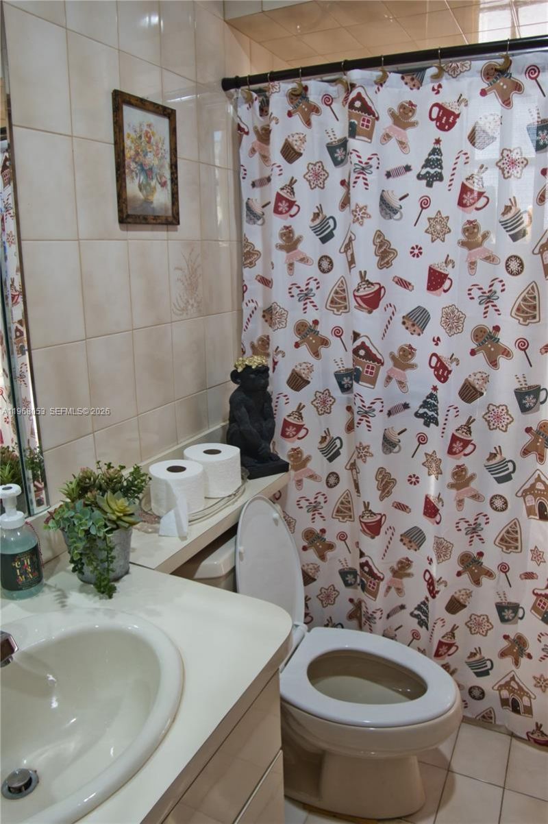 20040 E Oakmont Dr , Hialeah, FL 33015 Photo