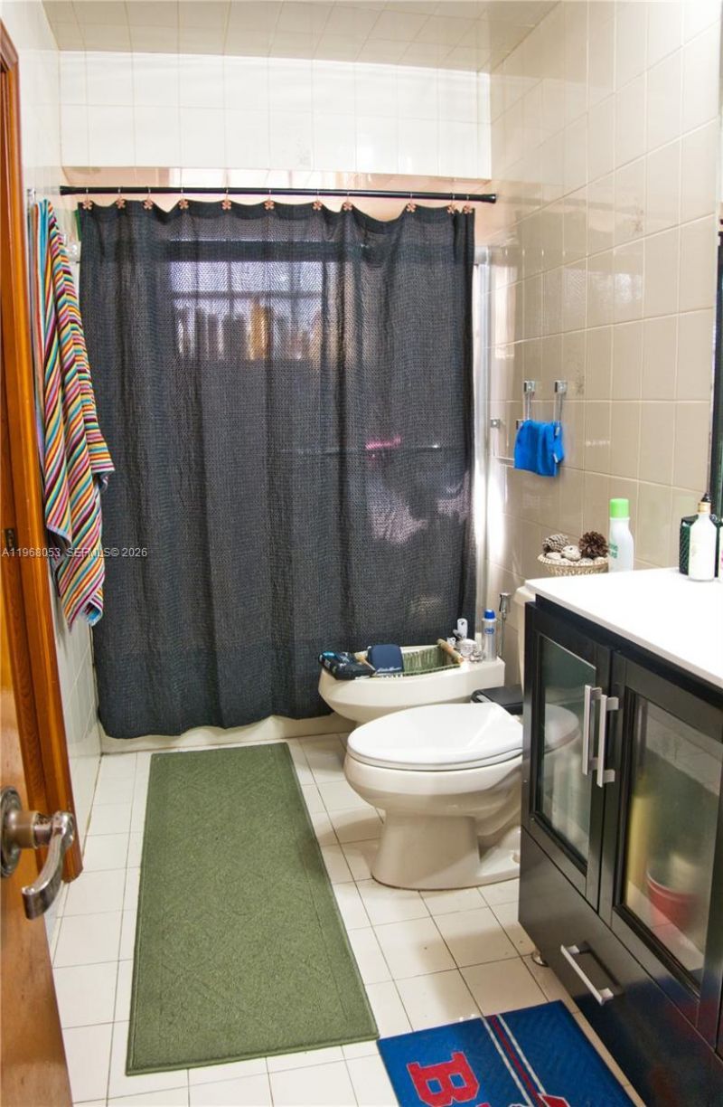 20040 E Oakmont Dr, Hialeah, FL 33015 Photo