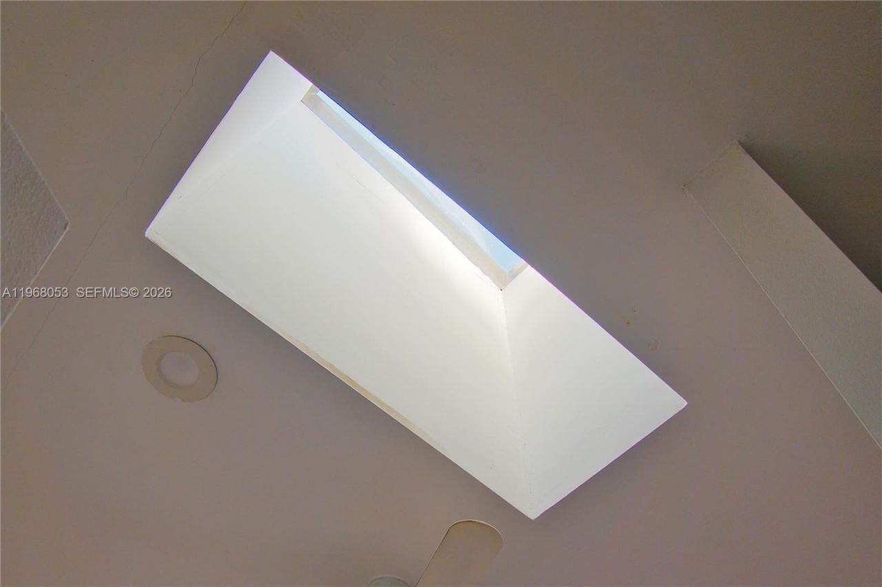 20040 E Oakmont Dr, Hialeah, FL 33015 Photo