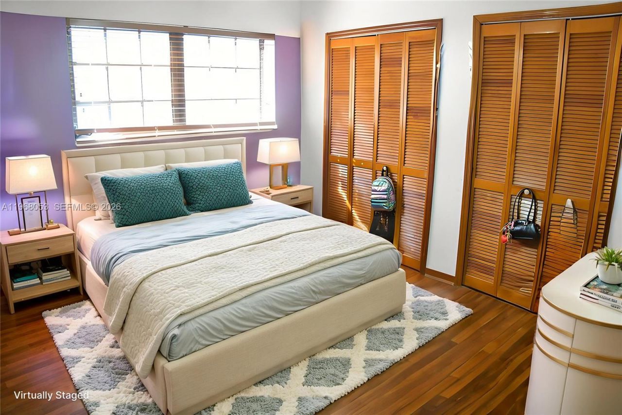 20040 E Oakmont Dr, Hialeah, FL 33015 Photo