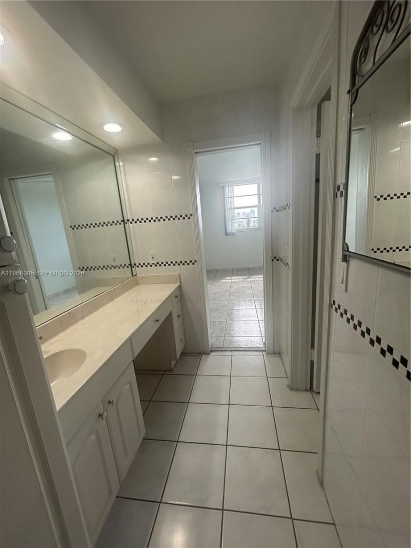 2851 Leonard Dr, Unit J502, Aventura, FL 33160 Photo