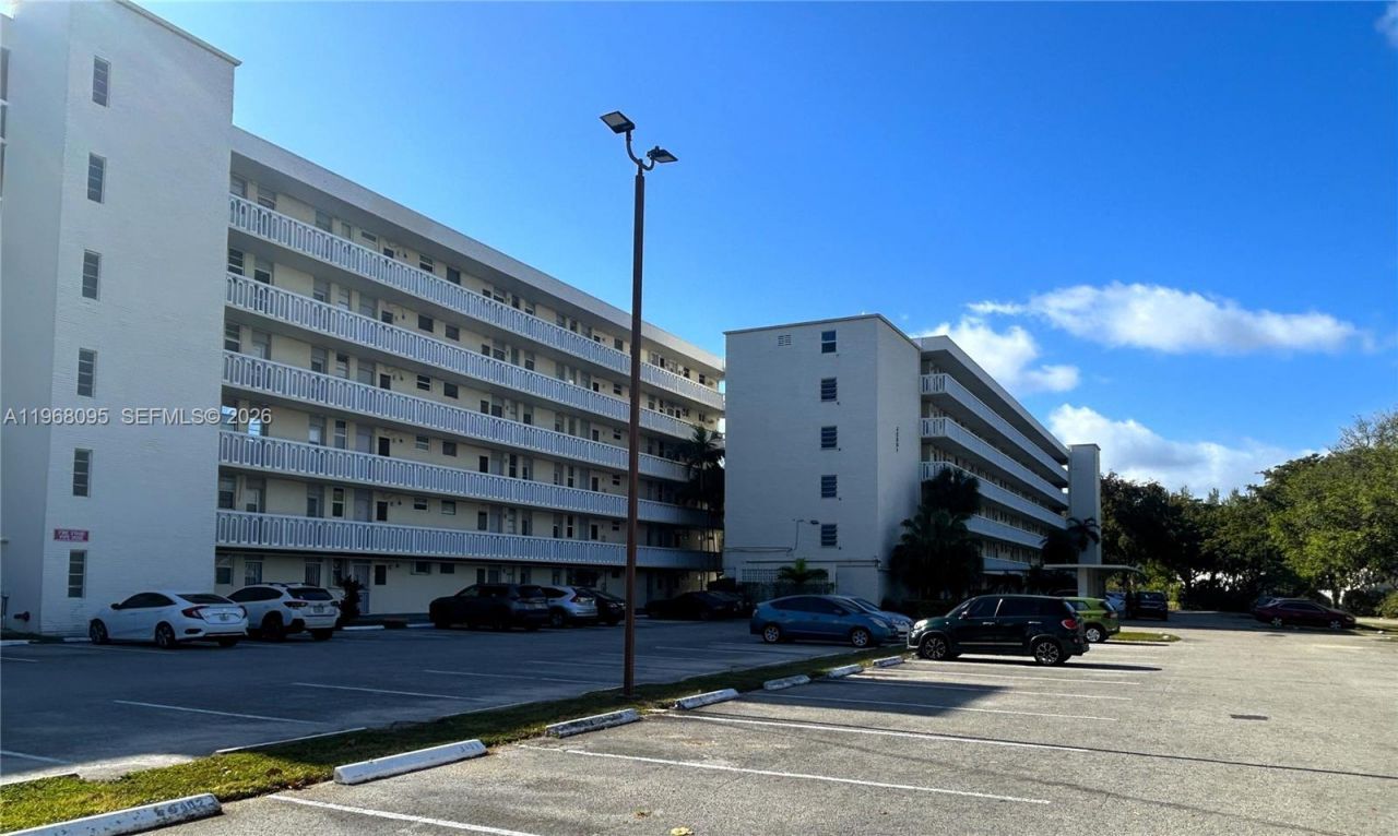 2851 Leonard Dr, Unit J502, Aventura, FL 33160 Photo