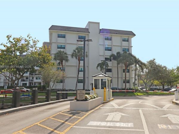 1301 River Reach Dr, Unit 214, Fort Lauderdale, FL 33315