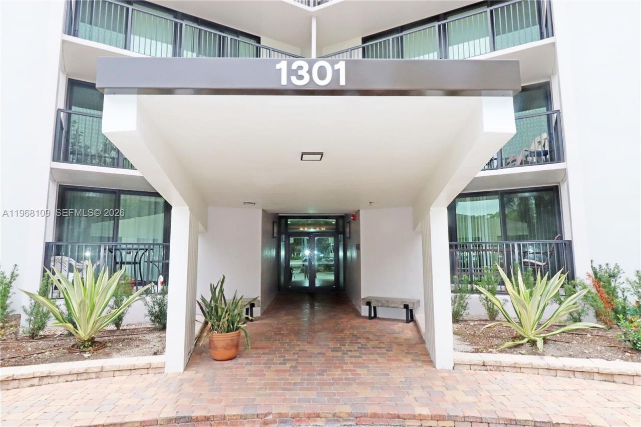 1301 River Reach Dr, Unit 214, Fort Lauderdale, FL 33315 Photo