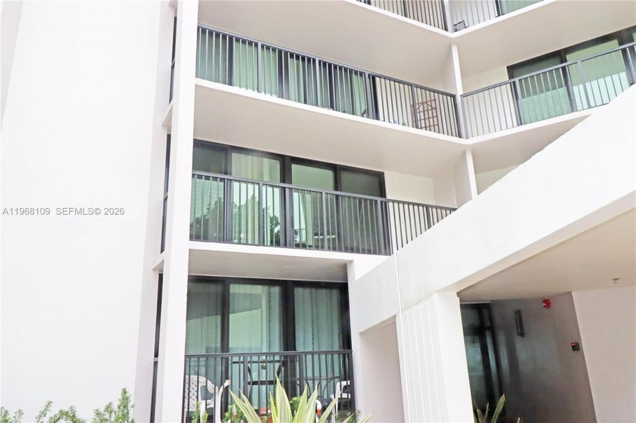 1301 River Reach Dr, Unit 214, Fort Lauderdale, FL 33315 Photo