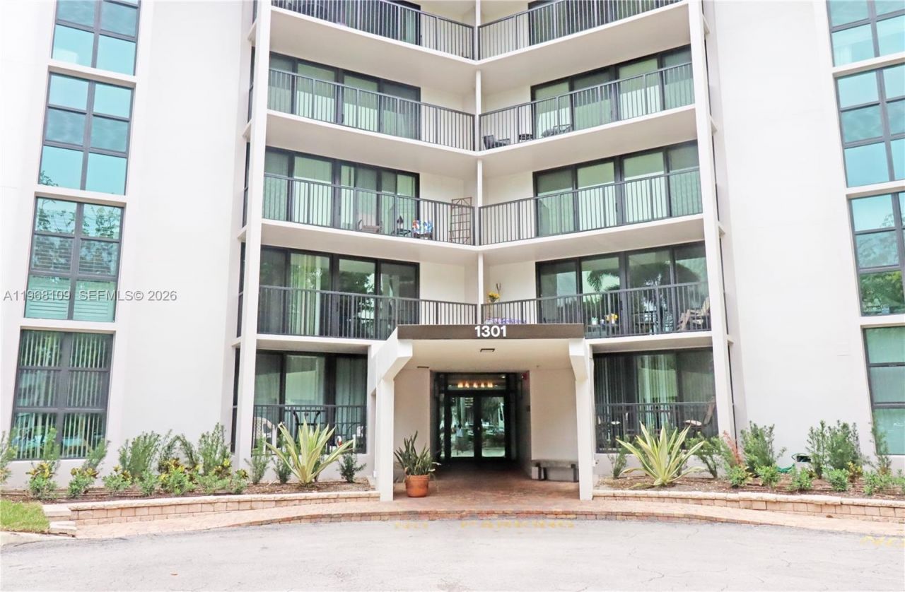 1301 River Reach Dr, Unit 214, Fort Lauderdale, FL 33315 Photo