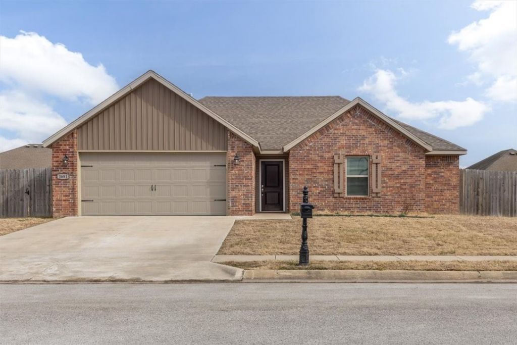 1651 Gallant Fox Lane, Prairie Grove, AR 72753 Main Photo