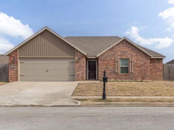 1651 Gallant Fox Lane , Prairie Grove, AR 72753