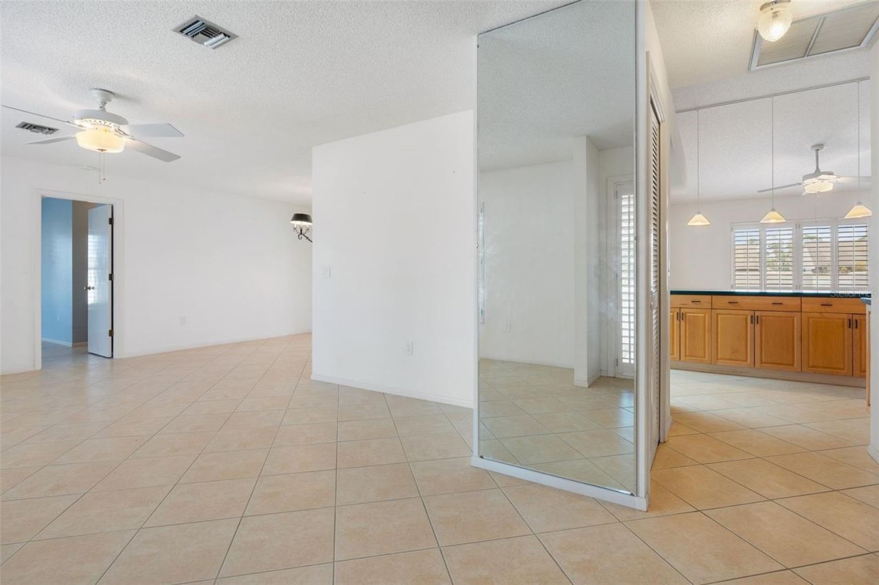 8219 Timber Lake Lane, Sarasota, FL 34243 Photo