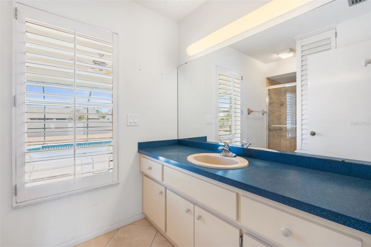 8219 Timber Lake Lane, Sarasota, FL 34243 Photo