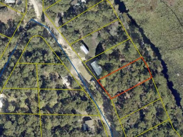 22 Cherokee Circle, DeFuniak Springs, FL 32433
