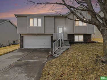 14703 Locust Street, Omaha, NE 68116