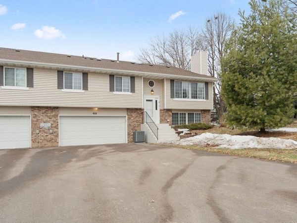 1216 Hilo Avenue N, Oakdale, MN 55128