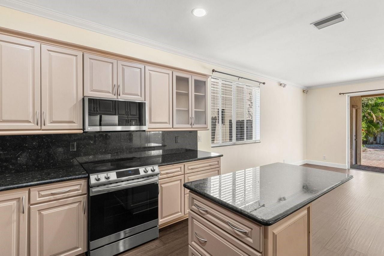 1325 Camellia Circle, Weston, FL 33326 Photo