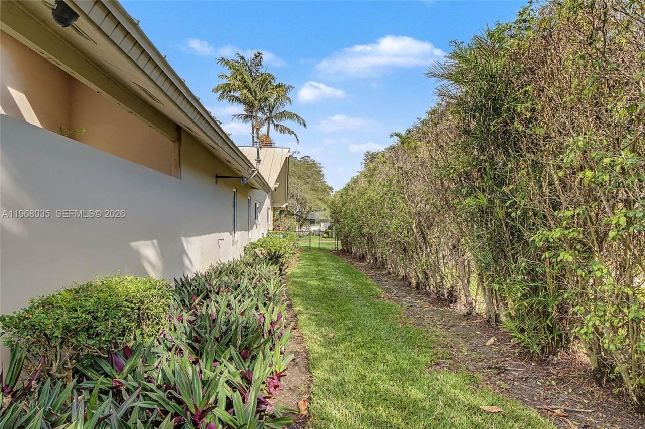 7940 SW 172nd Ter, Palmetto Bay, FL 33157 Photo