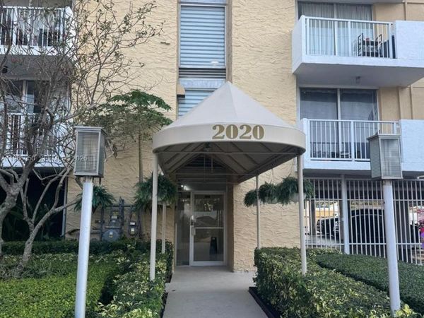 2020 NE 135th St, Unit 811, North Miami, FL 33181