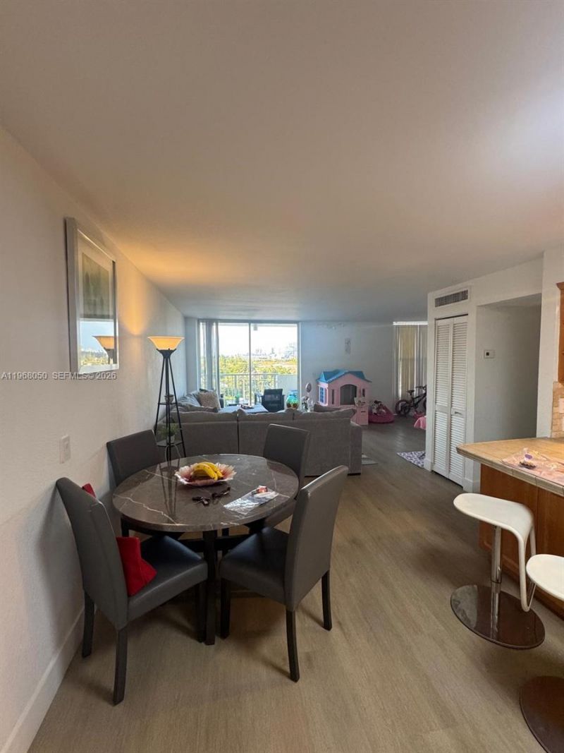 2020 NE 135th St, Unit 811, North Miami, FL 33181 Photo