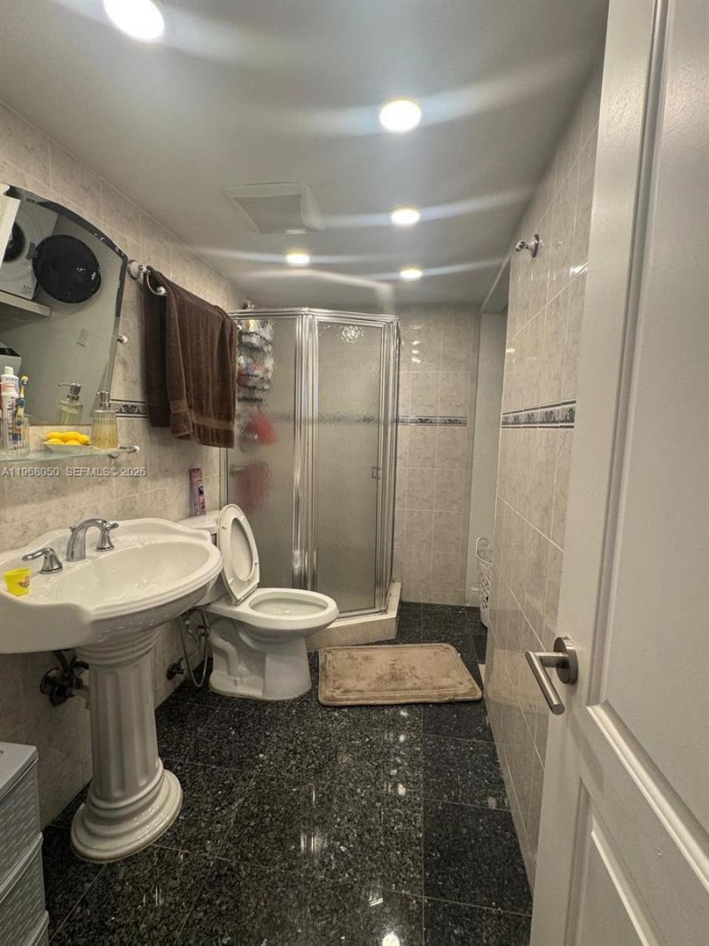 2020 NE 135th St, Unit 811, North Miami, FL 33181 Photo