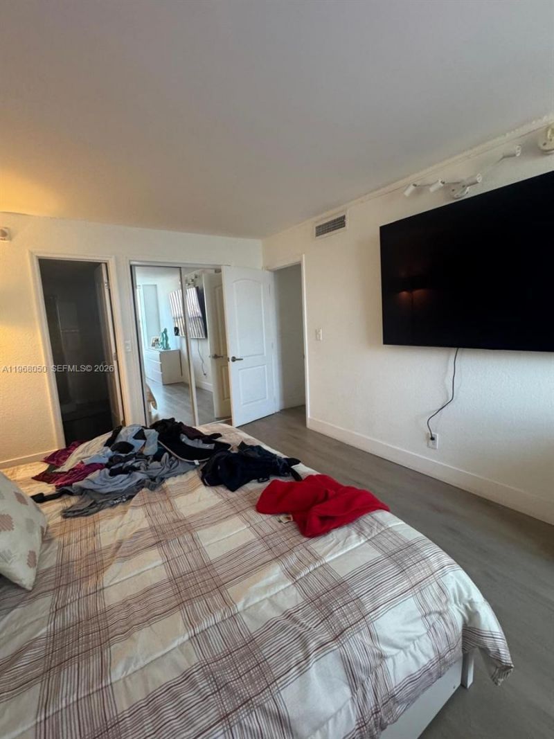 2020 NE 135th St, Unit 811, North Miami, FL 33181 Photo