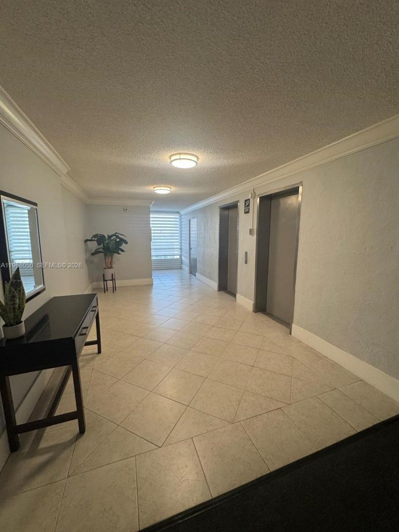 2020 NE 135th St, Unit 811, North Miami, FL 33181 Photo