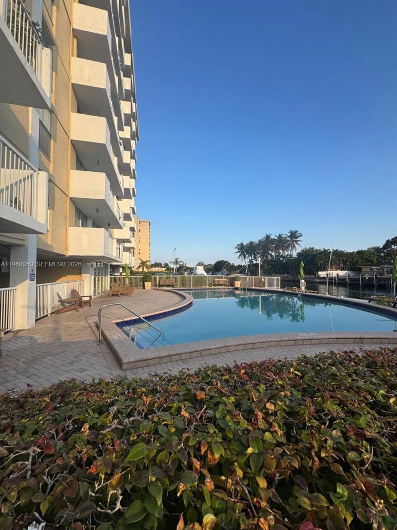 2020 NE 135th St, Unit 811, North Miami, FL 33181 Photo